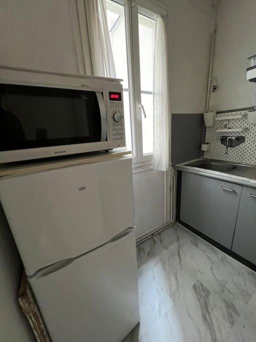 パリMontmartre Joli 2 Pieces Au Pied Du Sacre Coeurアパートメント エクステリア 写真